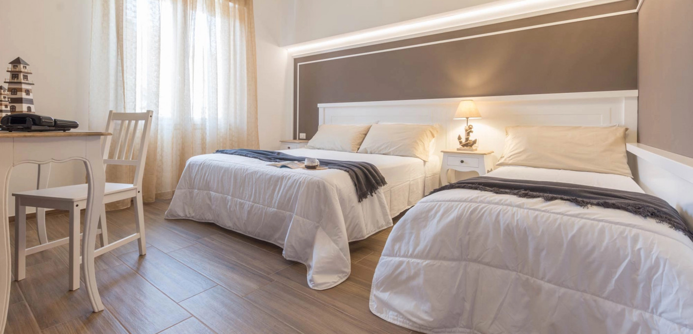 media.Slide-Camera-Deluxe-Comunicanti-01-Villa-Tosi-Bellaria